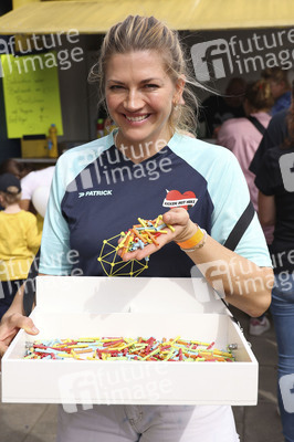 Benefiz-Fußballspiel 'Kicken mit Herz' 2023 in Hamburg