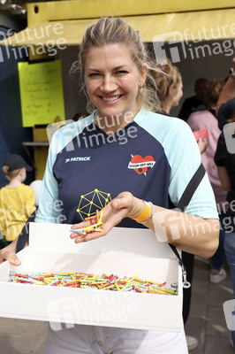 Benefiz-Fußballspiel 'Kicken mit Herz' 2023 in Hamburg