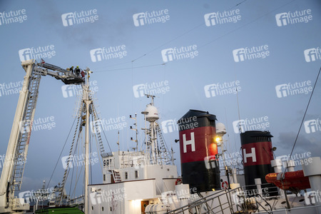Tierschützer besetzen Walfängerschiff in Reykjavik