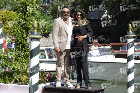 Ankunft von Enrico Brignano und Flora Canto am Hotel Excelsior, Internationale Filmfestspiele von Venedig 2023