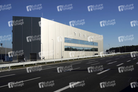 Start des eigenen Bahnshuttle zur Tesla Gigafactory 4 in Grünheide