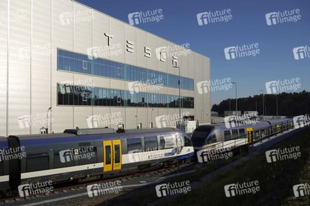 Start des eigenen Bahnshuttle zur Tesla Gigafactory 4 in Grünheide
