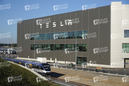 Start des eigenen Bahnshuttle zur Tesla Gigafactory 4 in Grünheide