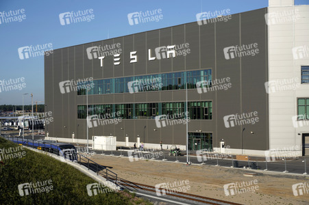 Start des eigenen Bahnshuttle zur Tesla Gigafactory 4 in Grünheide
