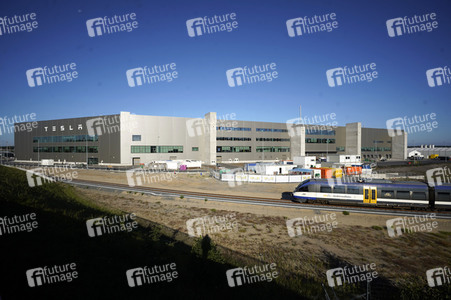 Start des eigenen Bahnshuttle zur Tesla Gigafactory 4 in Grünheide