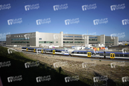 Start des eigenen Bahnshuttle zur Tesla Gigafactory 4 in Grünheide