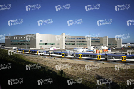 Start des eigenen Bahnshuttle zur Tesla Gigafactory 4 in Grünheide