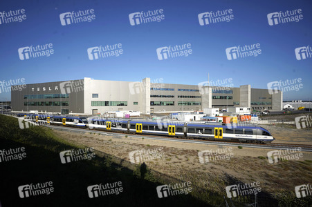 Start des eigenen Bahnshuttle zur Tesla Gigafactory 4 in Grünheide