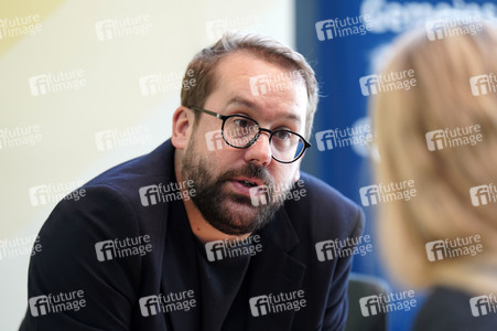 Podiumsdiskussion 'Bring Back Kids to Ukraine: Die Entführung ukrainischer Kinder' in Berlin