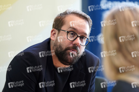 Podiumsdiskussion 'Bring Back Kids to Ukraine: Die Entführung ukrainischer Kinder' in Berlin