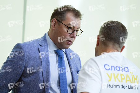 Podiumsdiskussion 'Bring Back Kids to Ukraine: Die Entführung ukrainischer Kinder' in Berlin