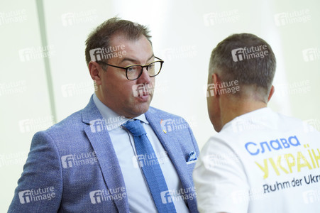Podiumsdiskussion 'Bring Back Kids to Ukraine: Die Entführung ukrainischer Kinder' in Berlin