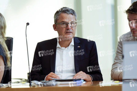Podiumsdiskussion 'Bring Back Kids to Ukraine: Die Entführung ukrainischer Kinder' in Berlin