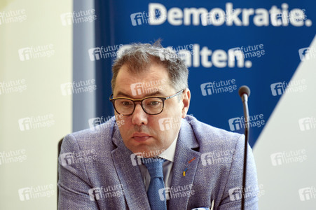 Podiumsdiskussion 'Bring Back Kids to Ukraine: Die Entführung ukrainischer Kinder' in Berlin