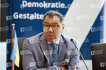Podiumsdiskussion 'Bring Back Kids to Ukraine: Die Entführung ukrainischer Kinder' in Berlin