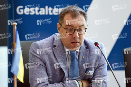 Podiumsdiskussion 'Bring Back Kids to Ukraine: Die Entführung ukrainischer Kinder' in Berlin