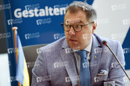 Podiumsdiskussion 'Bring Back Kids to Ukraine: Die Entführung ukrainischer Kinder' in Berlin