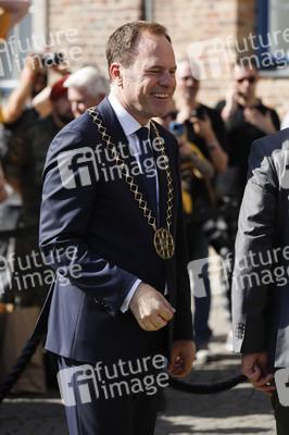 Boris Pistorius und Prinz Harry besuchen das Rathaus in Düsseldorf