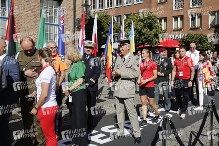Boris Pistorius und Prinz Harry besuchen das Rathaus in Düsseldorf