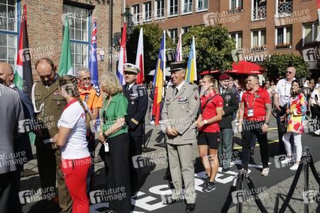 Boris Pistorius und Prinz Harry besuchen das Rathaus in Düsseldorf