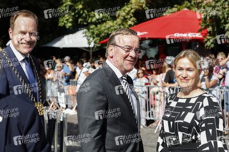 Boris Pistorius und Prinz Harry besuchen das Rathaus in Düsseldorf