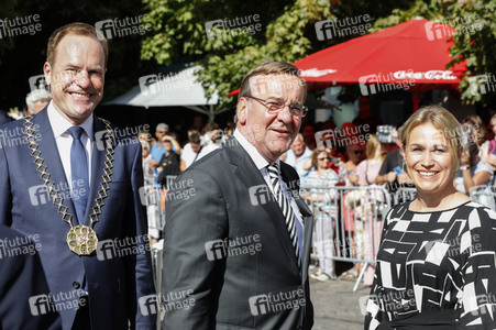 Boris Pistorius und Prinz Harry besuchen das Rathaus in Düsseldorf