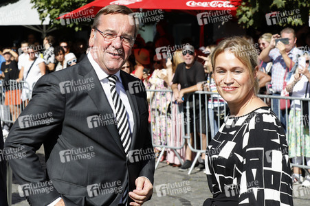 Boris Pistorius und Prinz Harry besuchen das Rathaus in Düsseldorf