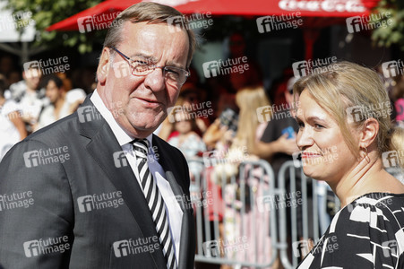Boris Pistorius und Prinz Harry besuchen das Rathaus in Düsseldorf