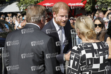 Boris Pistorius und Prinz Harry besuchen das Rathaus in Düsseldorf