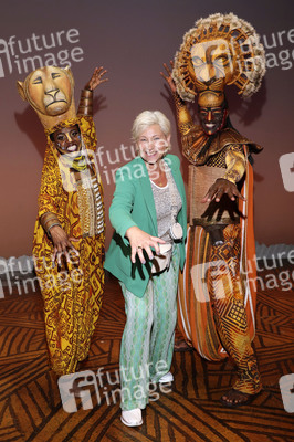 Besuch von Claudia Jung beim Musical 'Der König der Löwen' in Hamburg