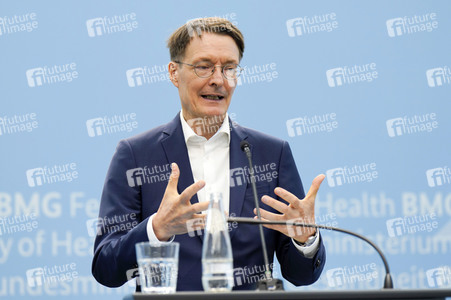 Pressekonferenz zu den Ergebnissen des Runden Tischs Long Covid in Berlin