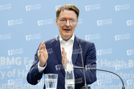 Pressekonferenz zu den Ergebnissen des Runden Tischs Long Covid in Berlin