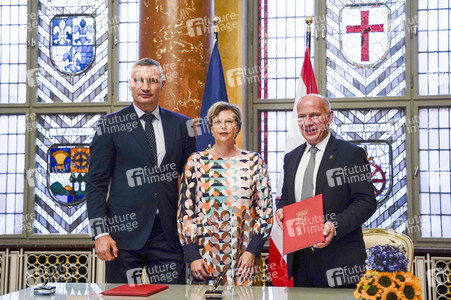 Vereinbarung über die Städtepartnerschaft von Berlin und Kiew in Berlin