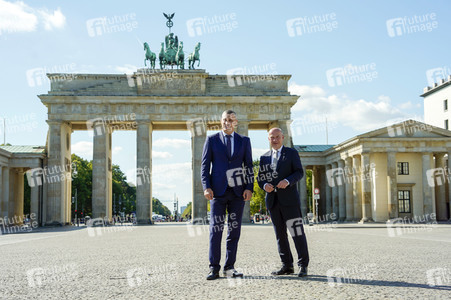 Vitali Klitschko und Kai Wegner am Brandenburger Tor