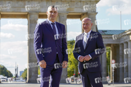 Vitali Klitschko und Kai Wegner am Brandenburger Tor