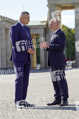 Vitali Klitschko und Kai Wegner am Brandenburger Tor