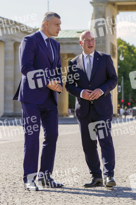 Vitali Klitschko und Kai Wegner am Brandenburger Tor