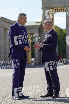Vitali Klitschko und Kai Wegner am Brandenburger Tor