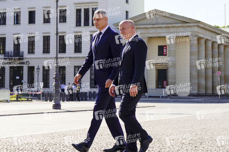Vitali Klitschko und Kai Wegner am Brandenburger Tor