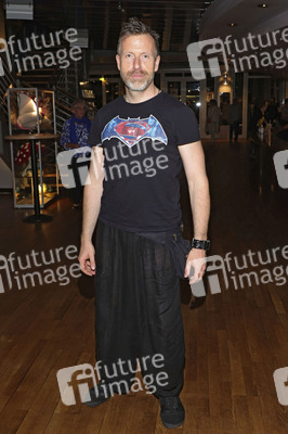 Theaterpremiere 'Falsche Schlange' in Hamburg