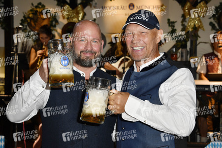 Wiesn Anstich 2023 im Hofbräu Berlin