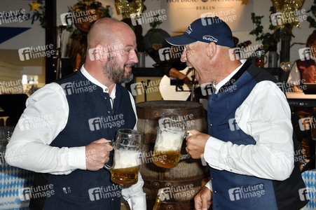 Wiesn Anstich 2023 im Hofbräu Berlin