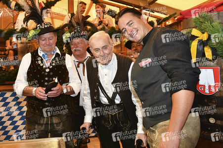 Wiesn Anstich im Schottenhamel Festzelt auf dem Oktoberfest 2023 in München