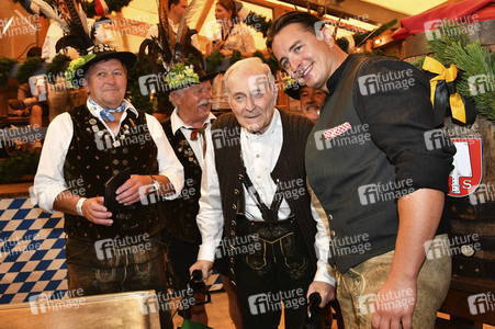 Wiesn Anstich im Schottenhamel Festzelt auf dem Oktoberfest 2023 in München