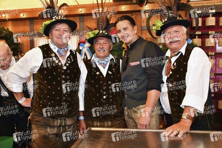 Wiesn Anstich im Schottenhamel Festzelt auf dem Oktoberfest 2023 in München