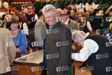 Wiesn Anstich im Schottenhamel Festzelt auf dem Oktoberfest 2023 in München