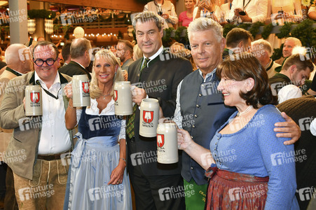 Wiesn Anstich im Schottenhamel Festzelt auf dem Oktoberfest 2023 in München