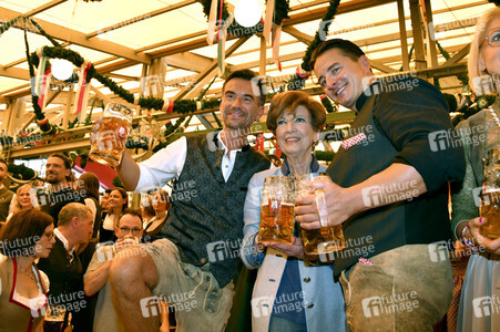 Wiesn Anstich im Schottenhamel Festzelt auf dem Oktoberfest 2023 in München