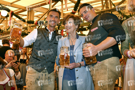 Wiesn Anstich im Schottenhamel Festzelt auf dem Oktoberfest 2023 in München