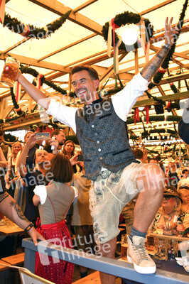 Wiesn Anstich im Schottenhamel Festzelt auf dem Oktoberfest 2023 in München
